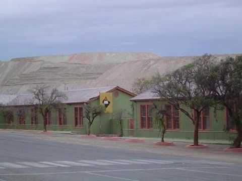 {}{Escuela America};{@Place:Chuquicamata};{*PIC*};{[|]Escuela de hombres numero 3};{La torta de ripio};{eTg};{[ATHR] Modified: June 17,2021